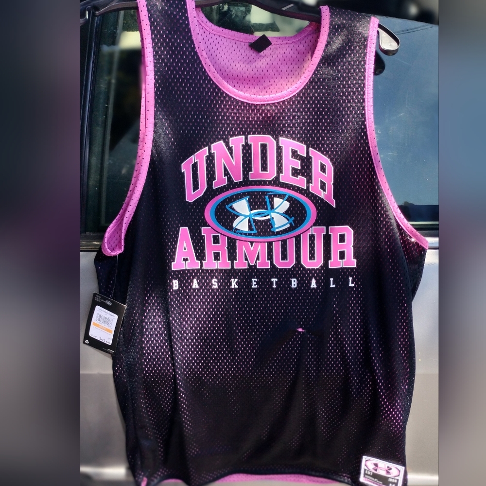 Under Armour Men's Baseline  Reversible basketball jersey. Small